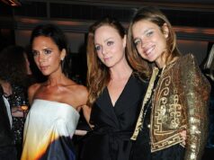 Nova fronteira na ‘rivalidade’ de Stella McCartney Victoria Beckham: Designers se enfrentam com coleções de rua depois de anos de ‘brigas’ – e uma briga sobre o aniversário de Harper que deixou a filha de Sir Paul ‘furiosa’ Tanto Victoria Beckham, à esquerda, quanto Stella McCartney, ao centro com a modelo russa Natalia Vodianova em 2009, têm um histórico de tensões, com tudo, desde relatos de 'caça furtiva de babás' até uma briga em 2017 por causa da festa de aniversário de Harper Beckham no Palácio de Buckingham.