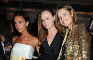 Nova fronteira na ‘rivalidade’ de Stella McCartney Victoria Beckham: Designers se enfrentam com coleções de rua depois de anos de ‘brigas’ – e uma briga sobre o aniversário de Harper que deixou a filha de Sir Paul ‘furiosa’ Tanto Victoria Beckham, à esquerda, quanto Stella McCartney, ao centro com a modelo russa Natalia Vodianova em 2009, têm um histórico de tensões, com tudo, desde relatos de 'caça furtiva de babás' até uma briga em 2017 por causa da festa de aniversário de Harper Beckham no Palácio de Buckingham.