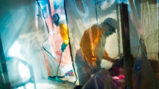 Novo surto de Ebola deixa 65 mortos enquanto autoridades alertam sobre propagação transfronteiriça
