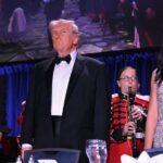 Novo vídeo de filmagem do WHCD mostra o momento em que os tiros foram disparados