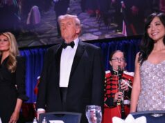 Novo vídeo de filmagem do WHCD mostra o momento em que tiros foram disparados com Trump nas proximidades Novo vídeo de filmagem do WHCD mostra o momento em que os tiros foram disparados