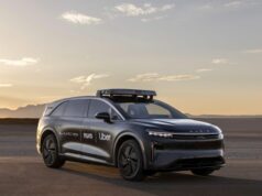 Nuro recebe licença de teste sem motorista antes do lançamento do serviço Uber robotaxi Lucid robotaxi with Lucid/Nuro/Uber branding