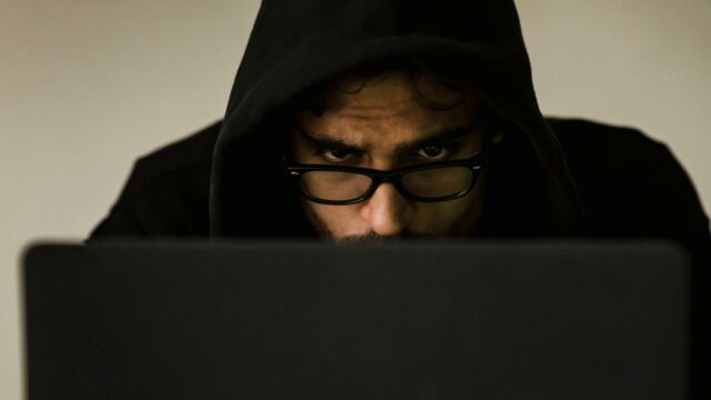 O AdultFriendFinder é seguro para uso? O que diz um especialista em segurança cibernética.
