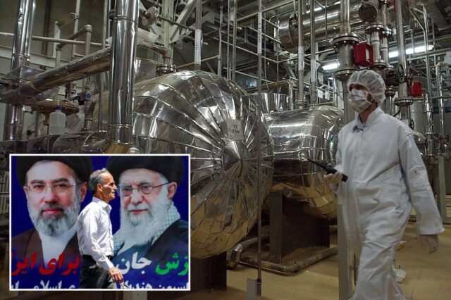 O Irã tem uma longa história de desonestidade em relação Uma faixa representando o líder supremo iraniano Mojtaba Khamenei e seu pai, Ali Khamenei, nas ruas de Teerã em 6 de maio de 2026.