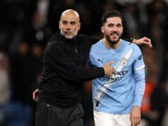 O Man City venceu o Palace para diminuir a diferença com o Arsenal para 2, faltando dois jogos para o final O Man City venceu o Palace para diminuir a diferença com o Arsenal para 2, faltando dois jogos para o final