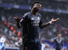 O Real Madrid continua vivo na corrida pelo título da La Liga com vitória sobre o Espanyol Vinicius Jr em ação.