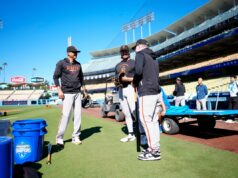 O arremessador do Giants pode se tornar o principal alvo comercial da MLB se as lutas continuarem Giants Robbie Ray trade