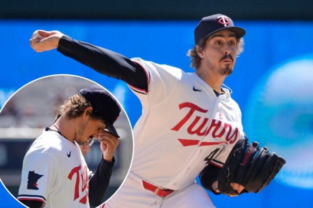 O arremessador do Minnesota Twins, Joe Ryan, no meio do lance.