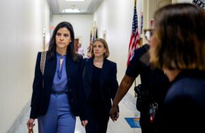 O assistente de longa data de Epstein acusou três abusadores até então desconhecidos ligados a ele, disse o presidente da Supervisão O presidente do Comitê de Supervisão da Câmara, deputado James Comer (R-KY), fala aos repórteres antes dos testes da ex-assistente de Jeffrey Epstein, Sarah Kellen, em uma entrevista a portas fechadas com o Comitê de Supervisão da Câmara no Capitólio na quinta-feira em Washington, DC. -Andrew Harnik / Imagens Getty