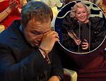 O astro da adolescência Stephen Graham enxuga as lágrimas enquanto a esposa da tela, Christine Tremarco, ganha o BAFTA da TV