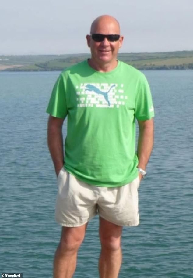 O avô herói, de 68 anos, morreu tentando salvar sua O avô herói, de 68 anos, morreu tentando salvar sua neta de nove anos na praia da Cornualha, quando a família foi puxada para o mar pela onda repentina da maré