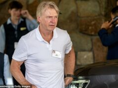 O bilionário Aston Villa e o proprietário do Milwaukee Bucks, Wesley Edens, supostamente extorquido por uma divorciada chinesa em US$ 1 bilhão após um caso de amor sórdido, afirma o promotor Wesley Edens foi vítima de uma suposta conspiração para extorquir US$ 1 bilhão após uma relação sexual, segundo promotores federais