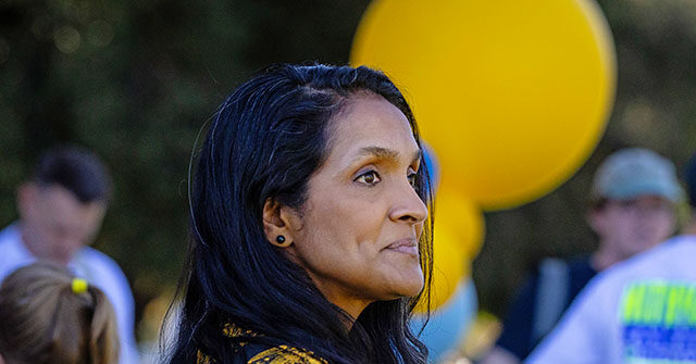 O candidato da extrema-esquerda a prefeito de Los Angeles, Nithya Título: Spencer Pratt aparece em