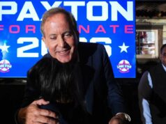 O candidato escolhido a dedo por Trump pode custar ao seu partido o seu estado mais importante Ken Paxton perdeu a visão de um olho em um acidente de esconde-esconde quando tinha 12 anos.