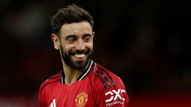 O capitão do Man United, Bruno Fernandes, ganha o prêmio de Jogador do Ano da FWA
