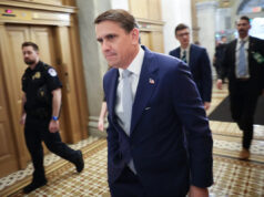 O deputado Suozzi exorta os republicanos a ‘se levantarem’ para impedir o ‘fundo anti-armamento’ ABC News - FOTO: Rep. Tom Suozzi, DN.Y., aparece no ABC News '