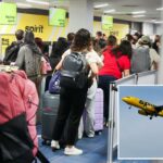 O desligamento da Spirit Airlines provoca um pandemônio no LAX enquanto os passageiros ficam presos: 'Louco'