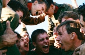 O diretor Lukas Dhont sobre o romance queer da Primeira Guerra Mundial ‘Coragem’: ‘É uma parte da história que eu não tinha visto retratada’ O diretor Lukas Dhont sobre o romance queer da Primeira Guerra Mundial 'Coragem': 'É uma parte da história que eu não tinha visto retratada'