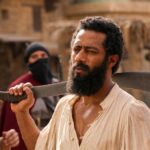 O diretor de 'Moon Knight' da Marvel, Mohamed Diab, fala sobre o próximo sucesso de bilheteria árabe 'Asad' com o superastro Mohamed Ramadan, que 'deu tudo de si' (EXCLUSIVO)