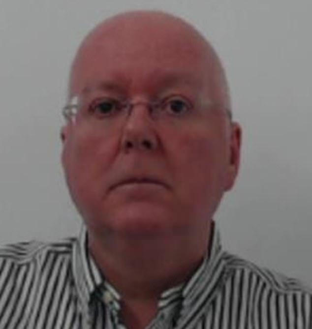 O ex-marido de Nicola Sturgeon, Peter Murrell, atrás das grades Murrell, que foi o chefe executivo dos nacionalistas durante 22 anos, culpado no Supremo Tribunal de Edimburgo esta manhã