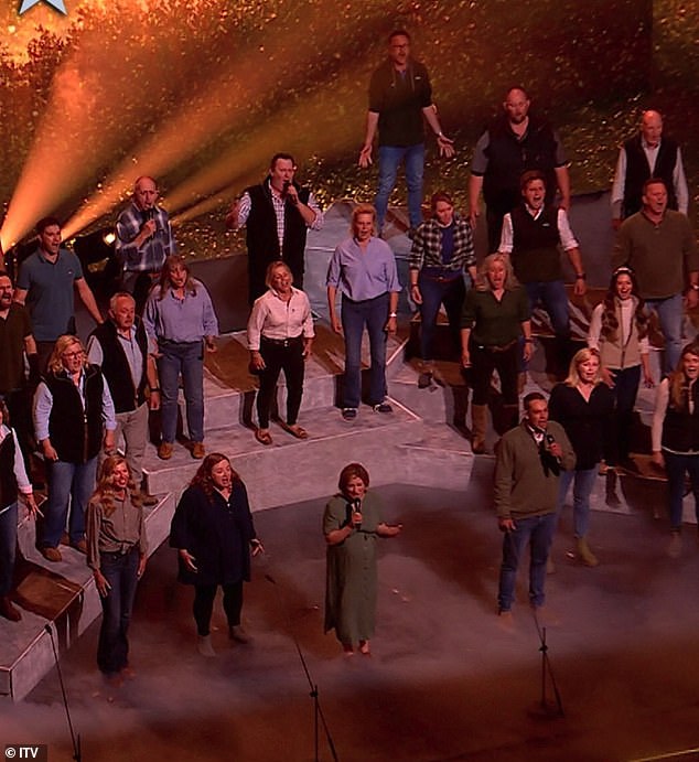 O finalista do Britain's Got Talent revelou: Hawkstone Farmers' Choir O Hawkstone Farmers' Choir se tornou o ato final para chegar ao Britain Got Talent depois que os artistas de drones Celestial foram enviados em uma reviravolta chocante do Golden Buzzer no sábado