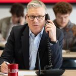 O futuro político de Keir Starmer (foto em 6 de maio de 2026) está em jogo hoje em uma rodada histórica de eleições locais