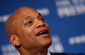 O governador democrata de Maryland, Wes Moore, diz que permitiria que filho menor de idade fizesse a ‘transição’ para o sexo oposto O governador democrata de Maryland, Wes Moore, diz que permitiria que filho menor de idade fizesse a 'transição' para o sexo oposto