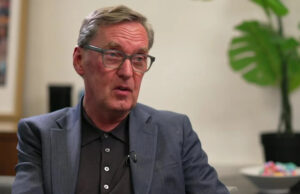O governo gasta 25 vezes mais em benefícios do que em empregos para jovens, diz Milburn O governo gasta 25 vezes mais em benefícios do que em empregos para jovens, diz Milburn