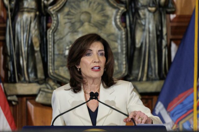 O jogo do orçamento estatal de Hochul está se tornando cada vez menos eficaz
