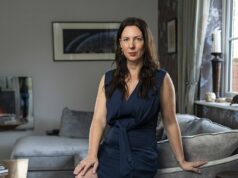 O lascivo chefe de ações forçado a pagar £ 100 mil a uma executiva que ele apelidou de ‘doces doces’ vai à falência ANTES de entregar a indenização Louise Crabtree foi submetida a uma campanha de assédio que durou um ano e disse que se sentia como se estivesse sendo “preparada” por seu chefe, que fez comentários sexuais inapropriados contra ela.