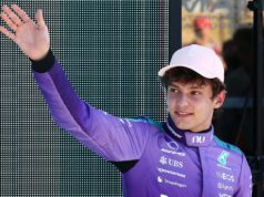 O líder adolescente da F1, Antonelli, conquista a pole em Miami com a mudança do horário de início da corrida O piloto italiano da Mercedes, Kimi Antonelli, comemora após conquistar a pole position durante a sessão de qualificação para o Grande Prêmio de Fórmula 1 de Miami de 2026, no Autódromo Internacional de Miami, em Miami Gardens, Flórida, em 2 de maio de 2026. (Foto de CHARLY TRIBALLEAU / AFP)