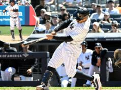 O lutador Trent Grisham dá o pontapé inicial no rali de seis corridas dos Yankees com a ‘rebatida do jogo’ O jogador do New York Yankees, Trent Grisham, balança uma bola de beisebol durante um jogo.