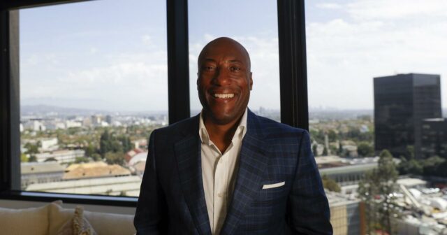 O magnata do entretenimento Byron Allen vai adquirir Buzzfeed e HuffPost
