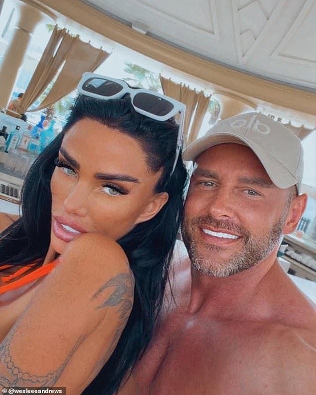 O marido 'desaparecido' de Katie Price, Lee Andrews, foi preso e está trancado em uma prisão em Dubai, afirmou seu pai hoje