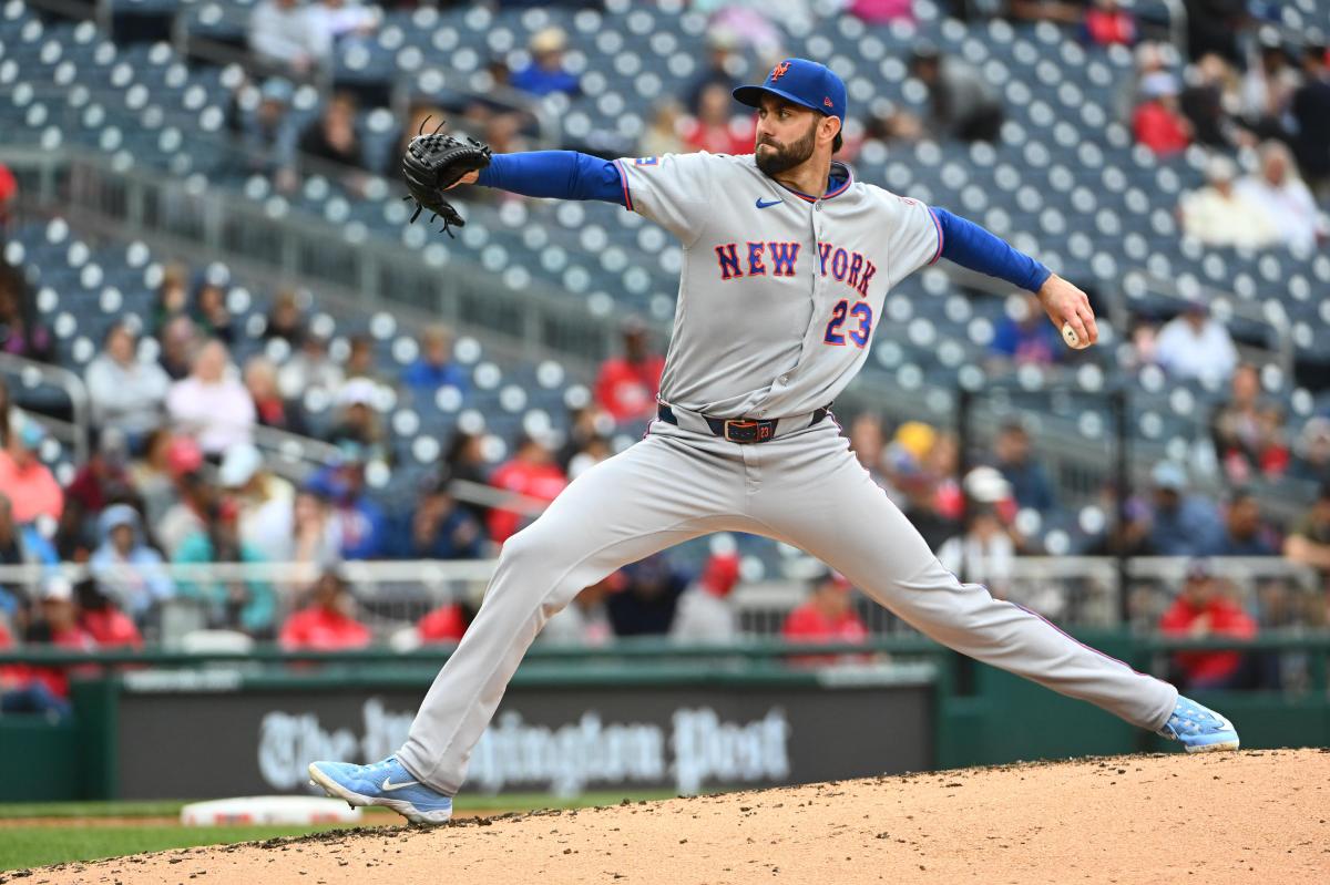 O arremessador do New York Mets, David Peterson (23), arremessa para o Washington Nationals durante a terceira entrada no Nationals Park.