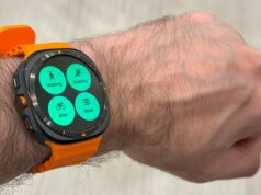 O melhor smartwatch da Samsung pode ganhar uma variante mais barata neste verão Samsung Galaxy Watch Ultra com um gato preto na tela inicial