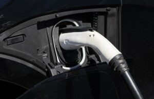 O mercado global de EV fica em forma de K enquanto os EUA ficam para trás Chevrolet Blazer RS EV Electric Vehicle SUV