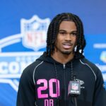 O novato Jermod McCoy, 'esperançoso' dos Raiders, pode jogar em 2026, apesar de uma lesão no joelho