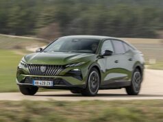 O novo 408 da Peugeot é o John Lewis dos carros: RAY MASSEY Este é realmente o John Lewis do mercado automotivo? O chefe da Peugeot diz que o 408 tem o apelo de luxo das lojas de rua do Reino Unido
