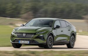 O novo 408 da Peugeot é o John Lewis dos carros: RAY MASSEY Este é realmente o John Lewis do mercado automotivo? O chefe da Peugeot diz que o 408 tem o apelo de luxo das lojas de rua do Reino Unido
