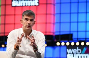 O novo chefe da BBC, Matt Brittin, alerta a equipe que ‘escolhas difíceis são inevitáveis à medida que economizamos’ no primeiro dia de trabalho O novo chefe da BBC, Matt Brittin, alerta a equipe que 'escolhas difíceis são inevitáveis à medida que economizamos' no primeiro dia de trabalho