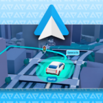 Motorista usando a navegação do Android Auto no painel de um carro