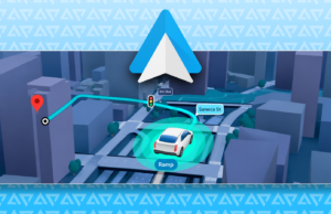 O novo truque do Android Auto do Google pode salvá-lo do pânico no último segundo Motorista usando a navegação do Android Auto no painel de um carro