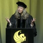 O orador de formatura da UCF foi vaiado por comentários pró-IA durante a cerimônia: 'Acertei um acorde'