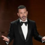 ARQUIVO - O apresentador Jimmy Kimmel fala durante o Oscar no Dolby Theatre em Los Angeles, março