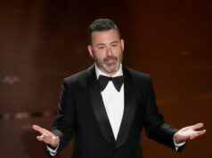 O palhaço triste Kimmel balbucia sobre os arquivos de Epstein e o Irã para distrair sua piada vil de Trump ARQUIVO - O apresentador Jimmy Kimmel fala durante o Oscar no Dolby Theatre em Los Angeles, março
