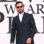O papel 'irreconhecível' de Justin Theroux em 'O Diabo Veste Prada 2' confunde os espectadores