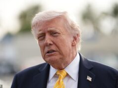 O plano de Trump para confrontar o Irã em particular confunde titãs do petróleo à medida que os preços do gás disparam O plano de Donald Trump para romper o impasse com o Irão sobre um corredor marítimo que transporta um quinto do petróleo mundial deixou os executivos da energia perplexos.