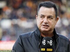 O proprietário do Hull City ameaça com ação legal se seu time não vencer a final do play-off do campeonato – faltando apenas MINUTOS para o início do jogo O proprietário do Hull City, Acun Ilicali, insistiu que o clube tomará medidas legais se perder para o Middlesbrough na final do play-off de sábado.