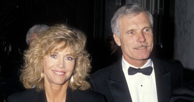 Jane Fonda e Ted Turner na primeira saudação anual do prêmio Glasnost dos voluntários da América a Ted Turner em 22 de março de 1990 em Beverly Hills.